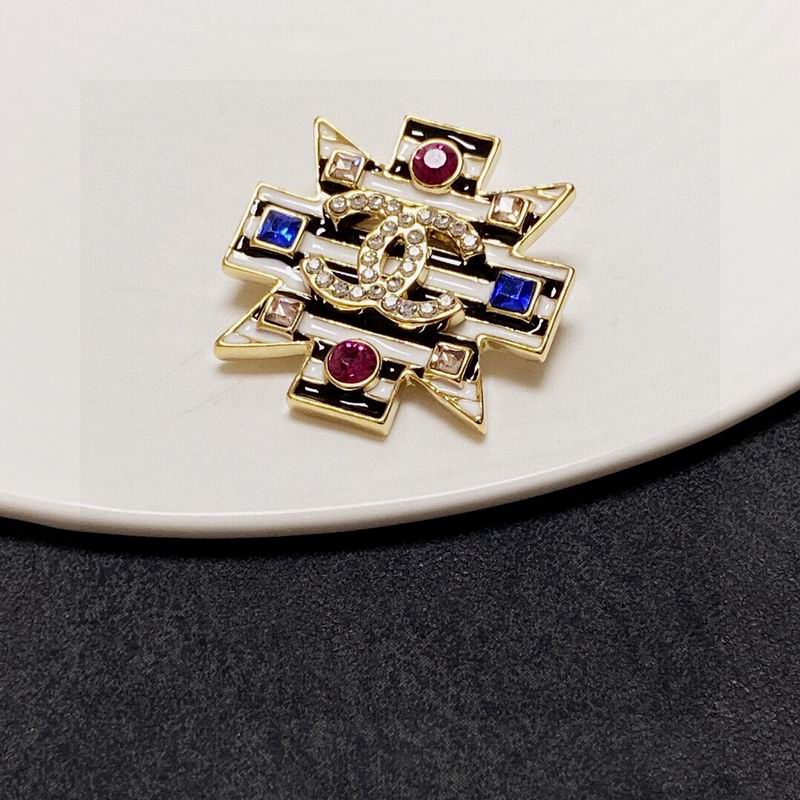 Chanel Brooch 1lyx65